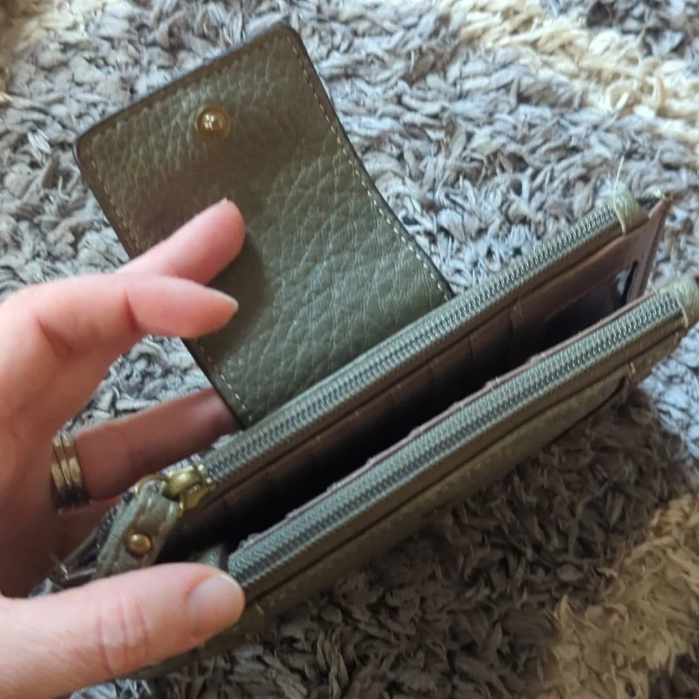 BOC Wallet Clutch Wristlet Billfold Gray Green Color